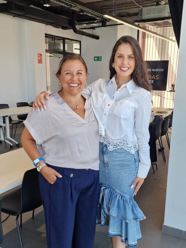 ✈️🌊 Alicante en modo “formación + mar” 🌊✈️

Este viaje fue un poco locura, pero de la buena… y totalmente merecido. Fui porque estaba haciendo la formación Ventas Maestras con @anaivars, y el broche final era un evento presencial que no me quería perder por nada del mundo.

Entre el paseo por el mar y el paseo marítimo (que tan feliz me hace siempre), el sitio tan chulo donde me quedé, la energía del evento, y la formación tan potente... VUELVO FELIZ e ilusionadísima. 

Aprendí muchísimo y recargué pilas para poder retomar mi negocio con más ganas aún y más estrategia. Y para poder seguir dando lo mejor de mí a mis clients. 💡 

La romcambolesca logística de vuelta fue toda una aventura: Alicante → Barcelona → Sevilla en 4 horas 😅… pero cuando algo realmente importa, encuentras la manera de hacerlo. Todo lo demás… solo son excusas. 

✨ Cuando tu objetivo es claro, cualquier “complicación” se convierte en parte de la historia.

Gracias Ana Ivars y gracias a todo tu equipo por este fin de semana tan productivo y memorable. Deseando de poner acción a todo lo que hemos visto.

💬 Pregunta: ¿Para qué objetivo estarías dispuesta a complicarte un poquito?